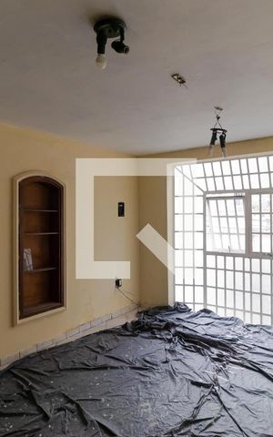 Casa à venda com 300m², 3 quartos e 2 vagas Casa à venda com 300m², 3 quartos e 2 vagasEscritório