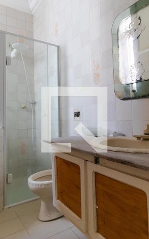 Casa à venda com 300m², 3 quartos e 2 vagas Casa à venda com 300m², 3 quartos e 2 vagasBanheiro 02