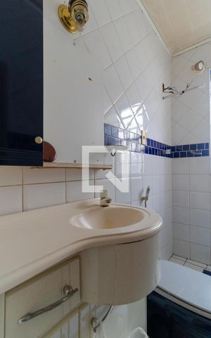 Casa à venda com 300m², 3 quartos e 2 vagas Casa à venda com 300m², 3 quartos e 2 vagasBanheiro 01
