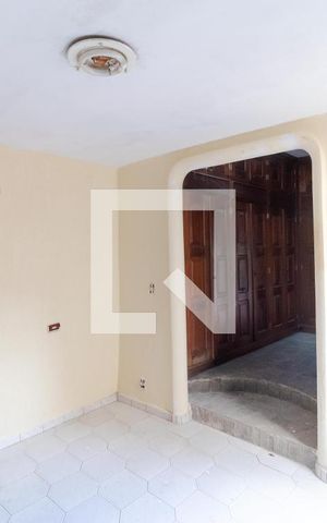 Casa à venda com 300m², 3 quartos e 2 vagas Casa à venda com 300m², 3 quartos e 2 vagasQuarto 02