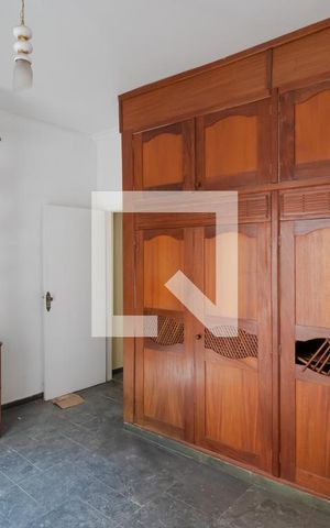 Casa à venda com 300m², 3 quartos e 2 vagas Casa à venda com 300m², 3 quartos e 2 vagasQuarto 01