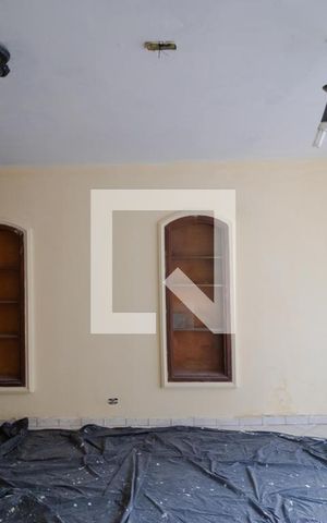 Casa à venda com 300m², 3 quartos e 2 vagas Casa à venda com 300m², 3 quartos e 2 vagasEscritório