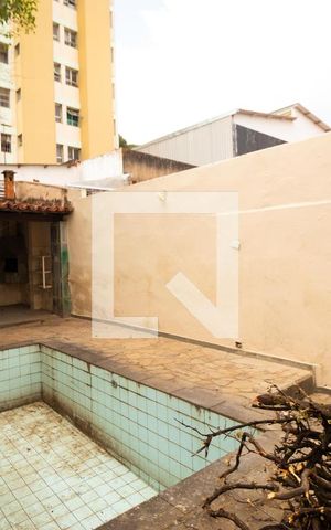 Casa à venda com 300m², 3 quartos e 2 vagas Casa à venda com 300m², 3 quartos e 2 vagasPiscina