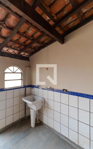Casa à venda com 300m², 3 quartos e 2 vagas Casa à venda com 300m², 3 quartos e 2 vagasÁrea de Serviço