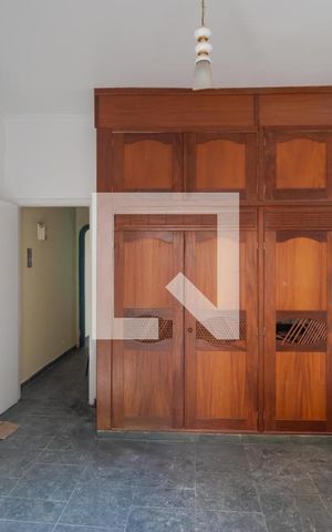 Casa à venda com 300m², 3 quartos e 2 vagas Casa à venda com 300m², 3 quartos e 2 vagasQuarto 01