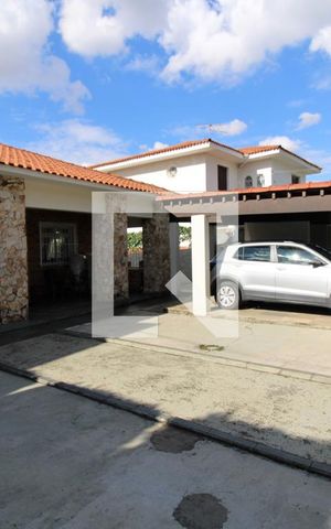 Casa à venda com 500m², 4 quartos e 8 vagasFachada interna 