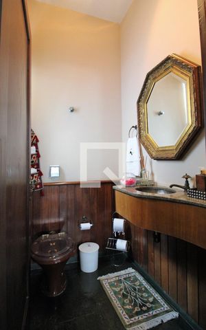 Casa à venda com 500m², 4 quartos e 8 vagasDetalhe do lavabo 