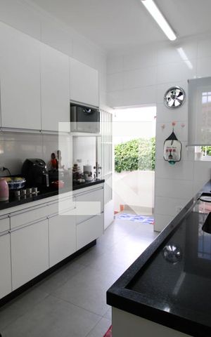 Casa à venda com 500m², 4 quartos e 8 vagasCozinha 