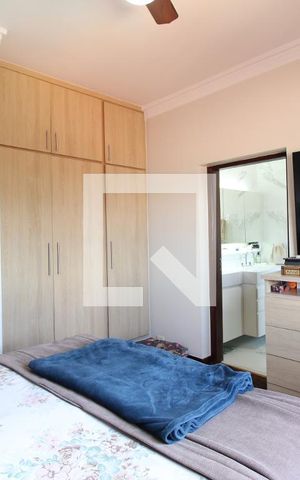Casa à venda com 500m², 4 quartos e 8 vagasSuíte 1 - Armários 