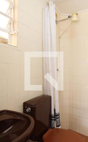 Casa à venda com 500m², 4 quartos e 8 vagasEdícula - Banheiro de serviço 