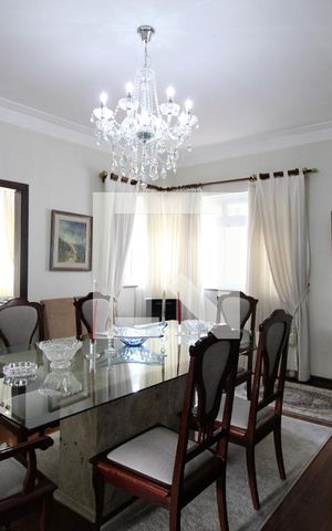Casa à venda com 500m², 4 quartos e 8 vagasSala de jantar