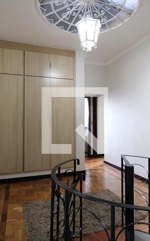 Casa à venda com 500m², 4 quartos e 8 vagasHall dos quartos - Escada 