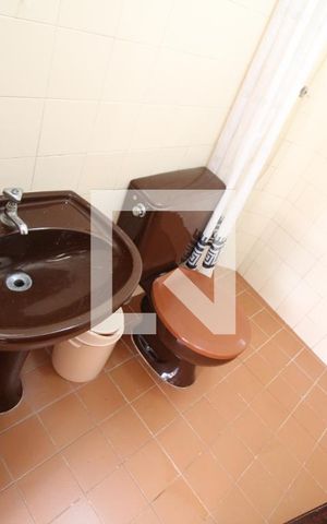 Casa à venda com 500m², 4 quartos e 8 vagasEdícula - Banheiro de serviço 