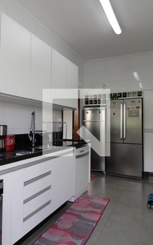 Casa à venda com 500m², 4 quartos e 8 vagasCozinha 