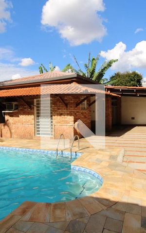 Casa à venda com 500m², 4 quartos e 8 vagasEdícula 