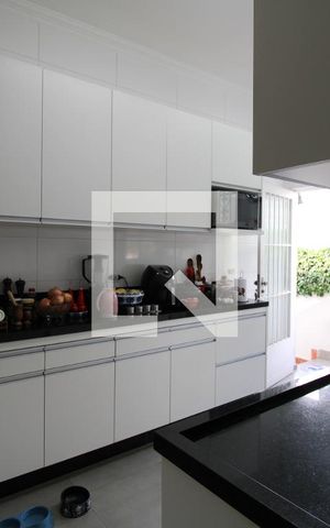 Casa à venda com 500m², 4 quartos e 8 vagasCozinha - Armários