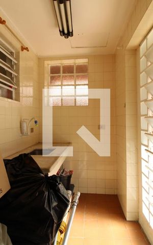Casa à venda com 500m², 4 quartos e 8 vagasEdícula - Cozinha 