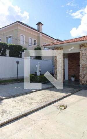 Casa à venda com 500m², 4 quartos e 8 vagasFachada interna 