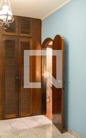 Casa à venda com 210m², 4 quartos e 3 vagas Casa à venda com 210m², 4 quartos e 3 vagasSuíte