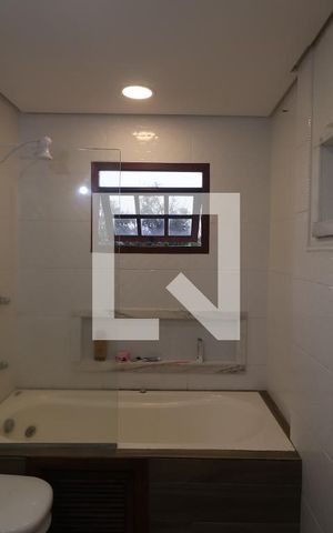 Casa à venda com 180m², 3 quartos e 2 vagasBanheiro suíte 2