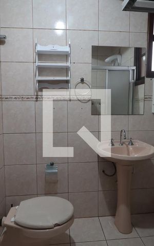 Casa à venda com 180m², 3 quartos e 2 vagasBanheiro suíte 3