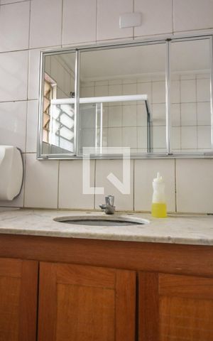 Casa à venda com 195m², 3 quartos e 2 vagasBanheiro