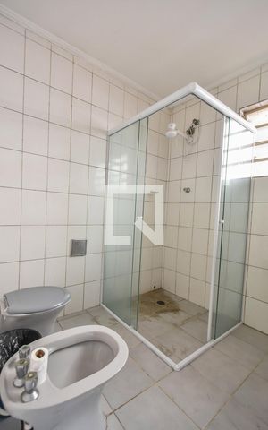 Casa à venda com 195m², 3 quartos e 2 vagasBanheiro