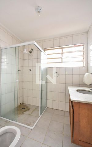 Casa à venda com 195m², 3 quartos e 2 vagasBanheiro