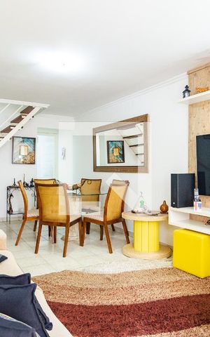Casa à venda com 94m², 2 quartos e 2 vagas Casa à venda com 94m², 2 quartos e 2 vagasSala