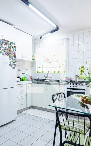 Casa à venda com 94m², 2 quartos e 2 vagas Casa à venda com 94m², 2 quartos e 2 vagasCozinha