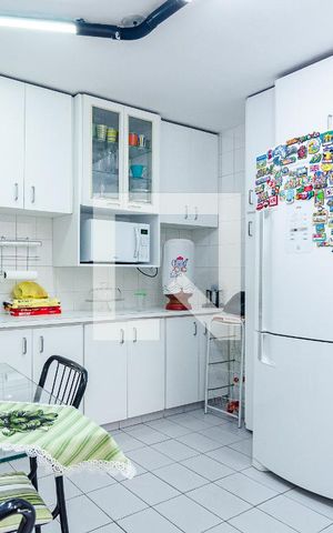 Casa à venda com 94m², 2 quartos e 2 vagas Casa à venda com 94m², 2 quartos e 2 vagasCozinha