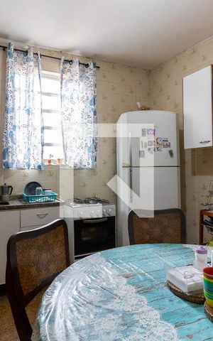 Casa à venda com 280m², 5 quartos e 2 vagas Casa à venda com 280m², 5 quartos e 2 vagasCozinha Casa 1