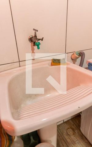 Casa à venda com 280m², 5 quartos e 2 vagas Casa à venda com 280m², 5 quartos e 2 vagasLavanderia Casa 3