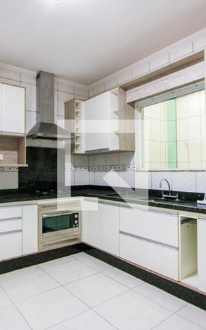 Casa para alugar com 75m², 2 quartos e 2 vagasCozinha