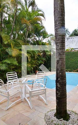Casa à venda com 848m², 4 quartos e 4 vagas Casa à venda com 848m², 4 quartos e 4 vagasÁrea Externa