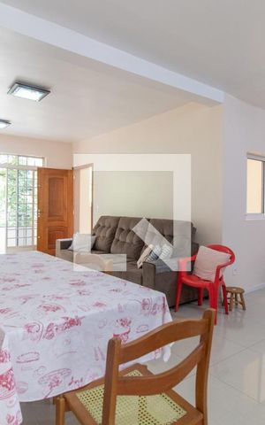 Casa à venda com 296m², 3 quartos e 2 vagasSala
