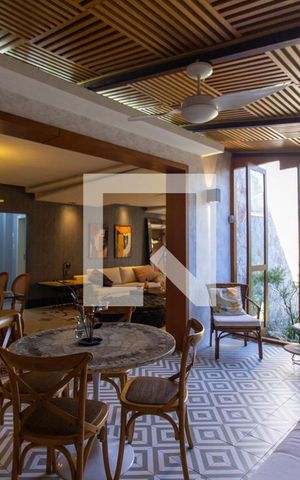 Casa à venda com 350m², 6 quartos e 6 vagas Casa à venda com 350m², 6 quartos e 6 vagasSala 1º Andar