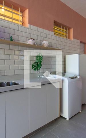 Casa à venda com 350m², 6 quartos e 6 vagas Casa à venda com 350m², 6 quartos e 6 vagasÁrea de Serviço