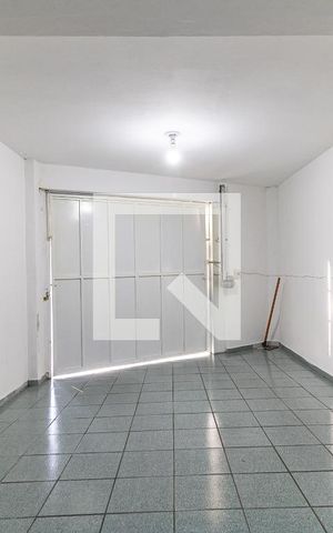 Casa à venda com 297m², 2 quartos e 3 vagas Casa à venda com 297m², 2 quartos e 3 vagasGaragem