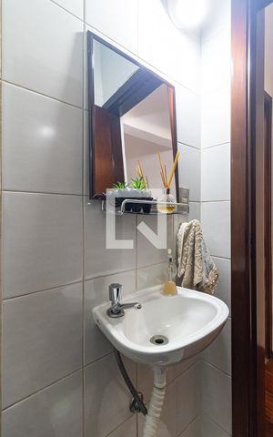 Casa à venda com 297m², 2 quartos e 3 vagas Casa à venda com 297m², 2 quartos e 3 vagasLavabo