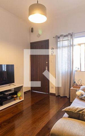 Casa à venda com 297m², 2 quartos e 3 vagas Casa à venda com 297m², 2 quartos e 3 vagasSala