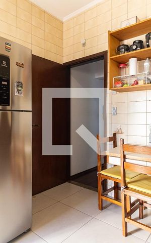 Casa à venda com 297m², 2 quartos e 3 vagas Casa à venda com 297m², 2 quartos e 3 vagasCozinha