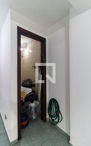 Casa à venda com 297m², 2 quartos e 3 vagas Casa à venda com 297m², 2 quartos e 3 vagasBanheiro da Garagem