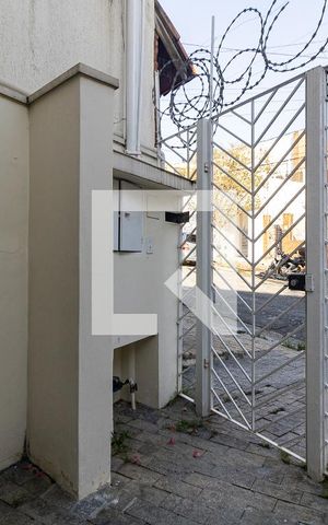 Casa à venda com 297m², 2 quartos e 3 vagas Casa à venda com 297m², 2 quartos e 3 vagasEntrada