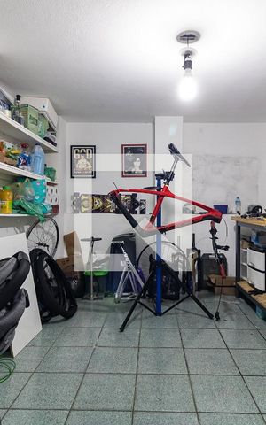 Casa à venda com 297m², 2 quartos e 3 vagas Casa à venda com 297m², 2 quartos e 3 vagasGaragem