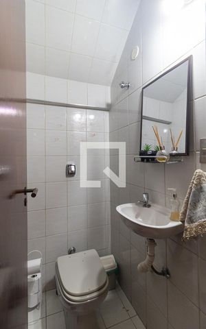 Casa à venda com 297m², 2 quartos e 3 vagas Casa à venda com 297m², 2 quartos e 3 vagasLavabo