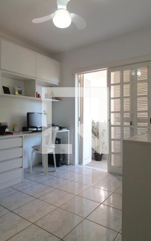 Casa à venda com 233m², 4 quartos e 2 vagasQuarto 2