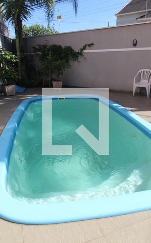 Casa à venda com 233m², 4 quartos e 2 vagasPiscina