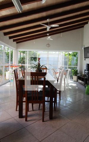 Casa à venda com 233m², 4 quartos e 2 vagasSalão de Festas