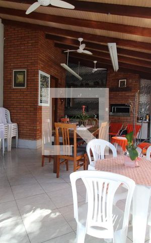 Casa à venda com 233m², 4 quartos e 2 vagasSalão de Festas